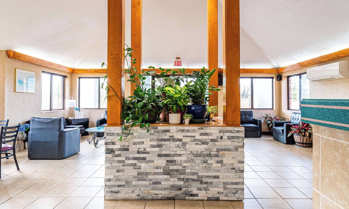 Streetsboro Hotel | Econo Lodge Cleveland Southeast - Kent