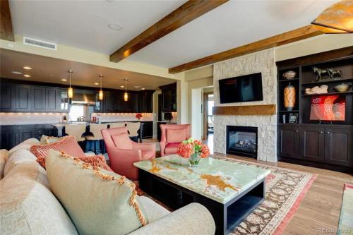 Steamboat Springs House | Edgemont 2300 Luxury Condo & Unbeatable Backdoor Ski-In Ski-Out Access!