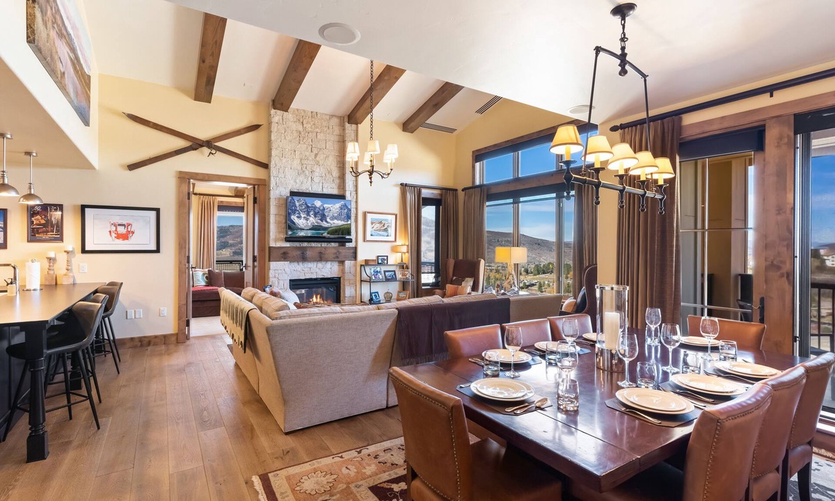 Old Town Condo | Edgemont 2701 Luxury On Mountain Condo With Ski-In/Ski-Out Access!