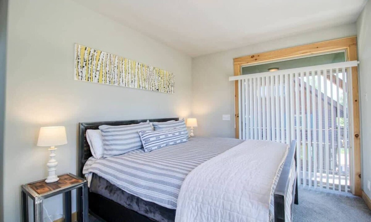 Granby House | Edgewater Cabin on the Fraser River | 3BR, Sleeps 7 | Hot Tub & Pool