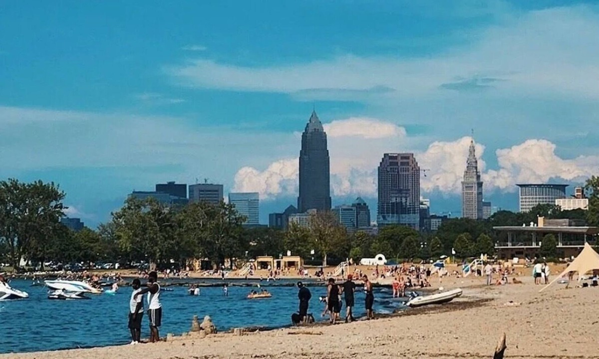 Detroit - Shoreway House | Edgewater house with AC in charming Cleveland's Historical District