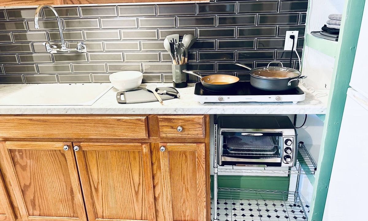 Farmington Apartment | El Sol, Charming Historic Apartment with Modern Updates in Downtown Farmington