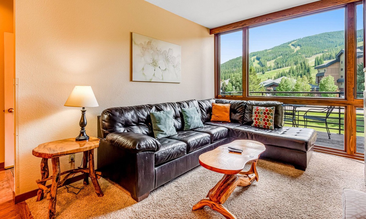 Copper Mountain Village House | Elegant Townhome with Gas Fireplace, WiFi, & Easy Access to Slopes