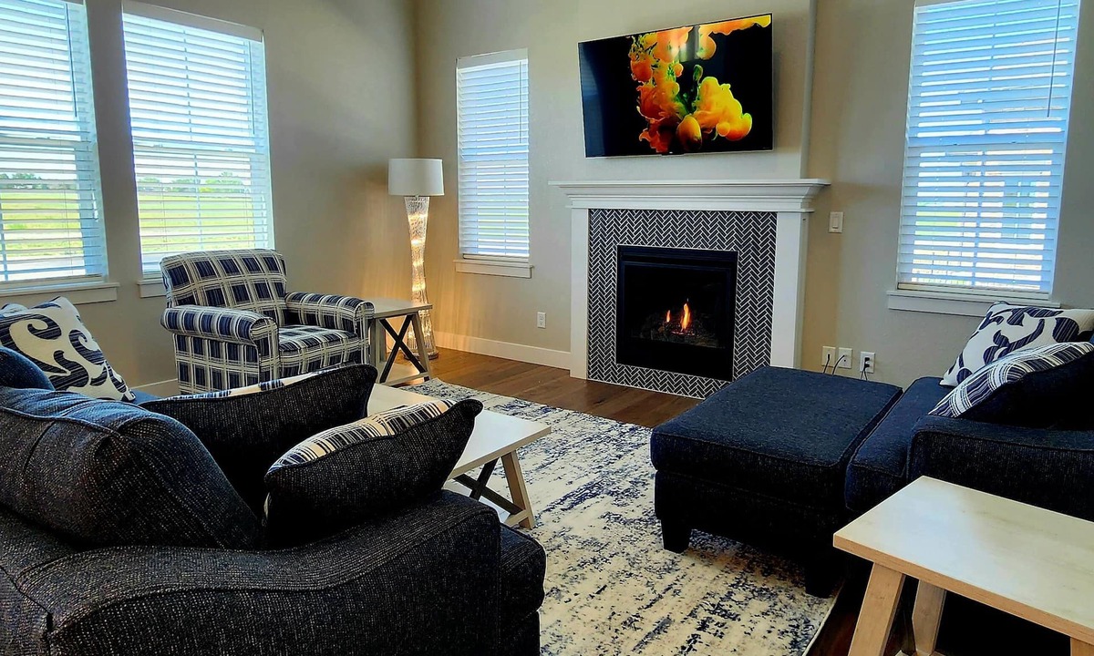 Loveland House | Elevated Elegance -> 1st-floor Master -> Super Hosts with Rave Reviews!
