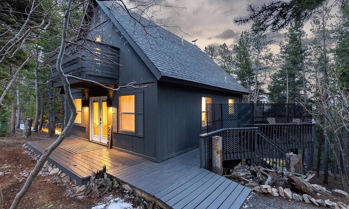 Saint Mary's House | Elevated Escape - Hike, Ski, Hot Tub & Game Room