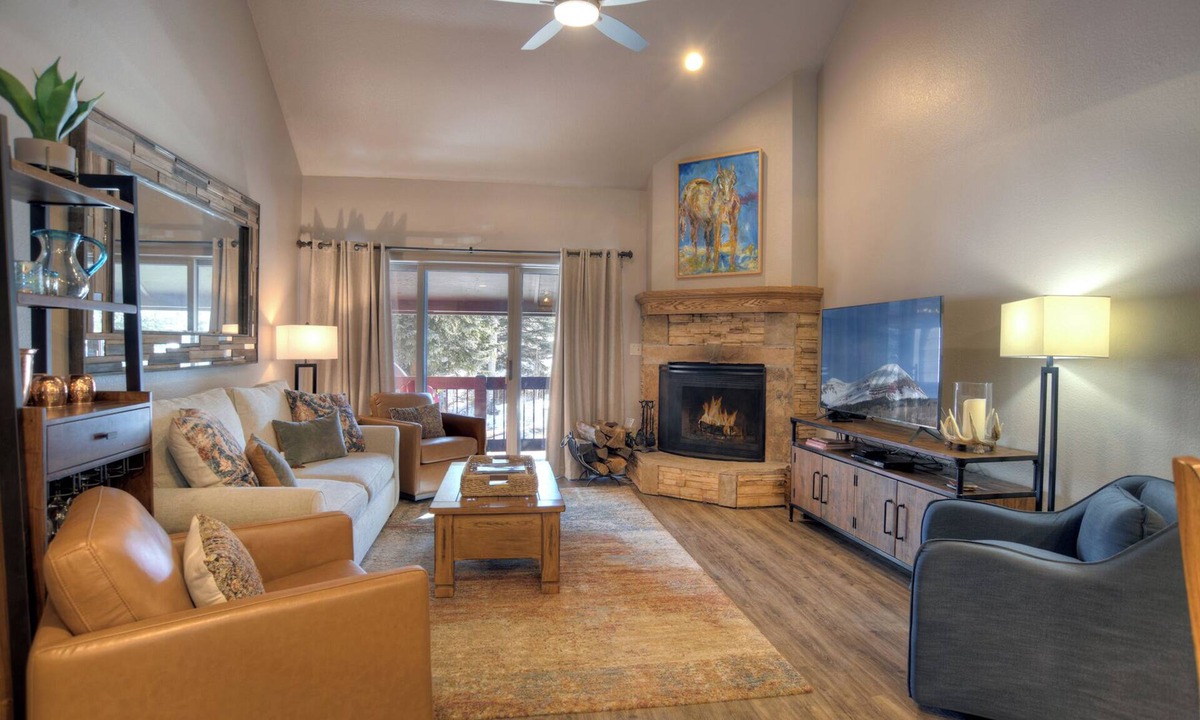 Purgatory House | Elevated Retreat | Remodeled, Pet Friendly, Ski