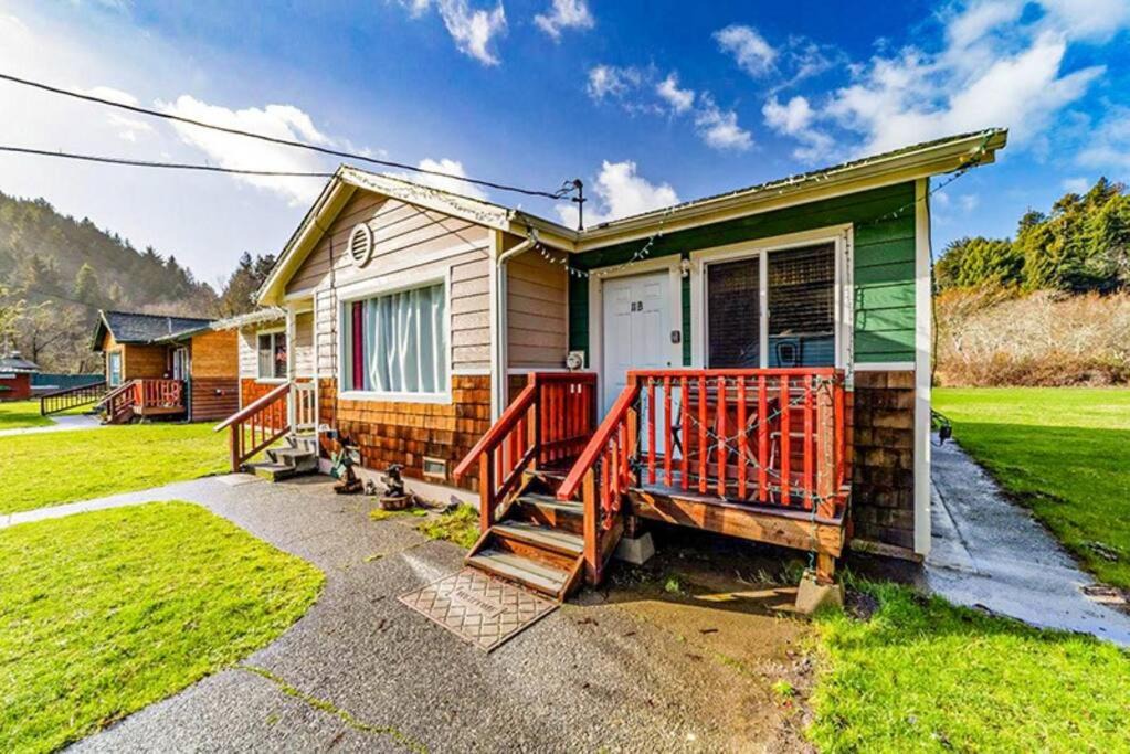 Orick House | Elk Meadow Cabins 11B Roosevelt Elk - Single Room