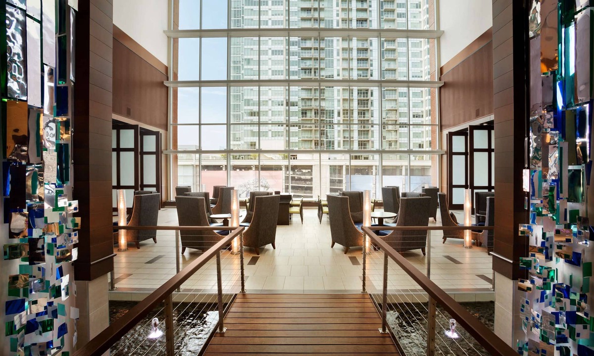 Downtown Denver Hotel | Embassy Suites by Hilton Denver Downtown Convention Center