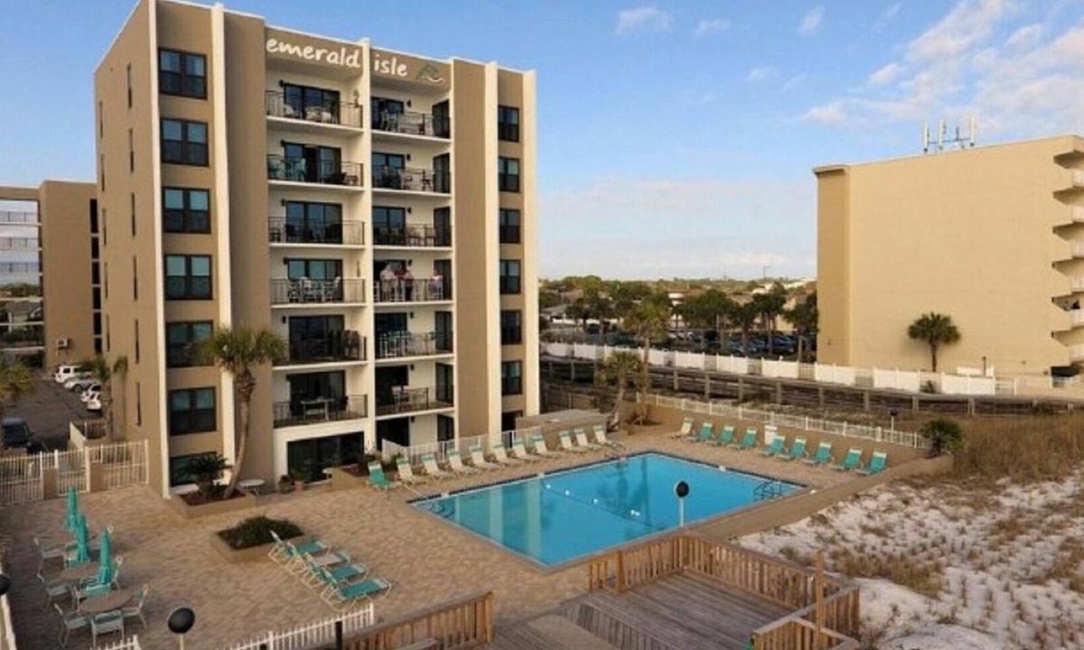 Fort Walton Beach Condo | Emerald Isle 107-On the Beach-Ground Floor