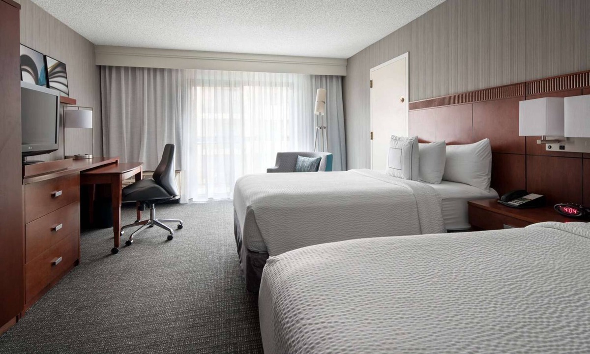 El Segundo Hotel | Enjoy a Hassle-Free Stay! Pet-Friendly, Short Drive to Hermosa Beach Pier