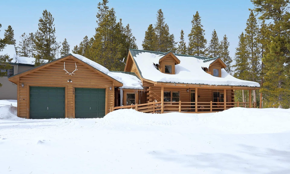 Breckenridge Cabin | Enjoy a Mountain getaway and world-class skiing at this Breckenridge rental.