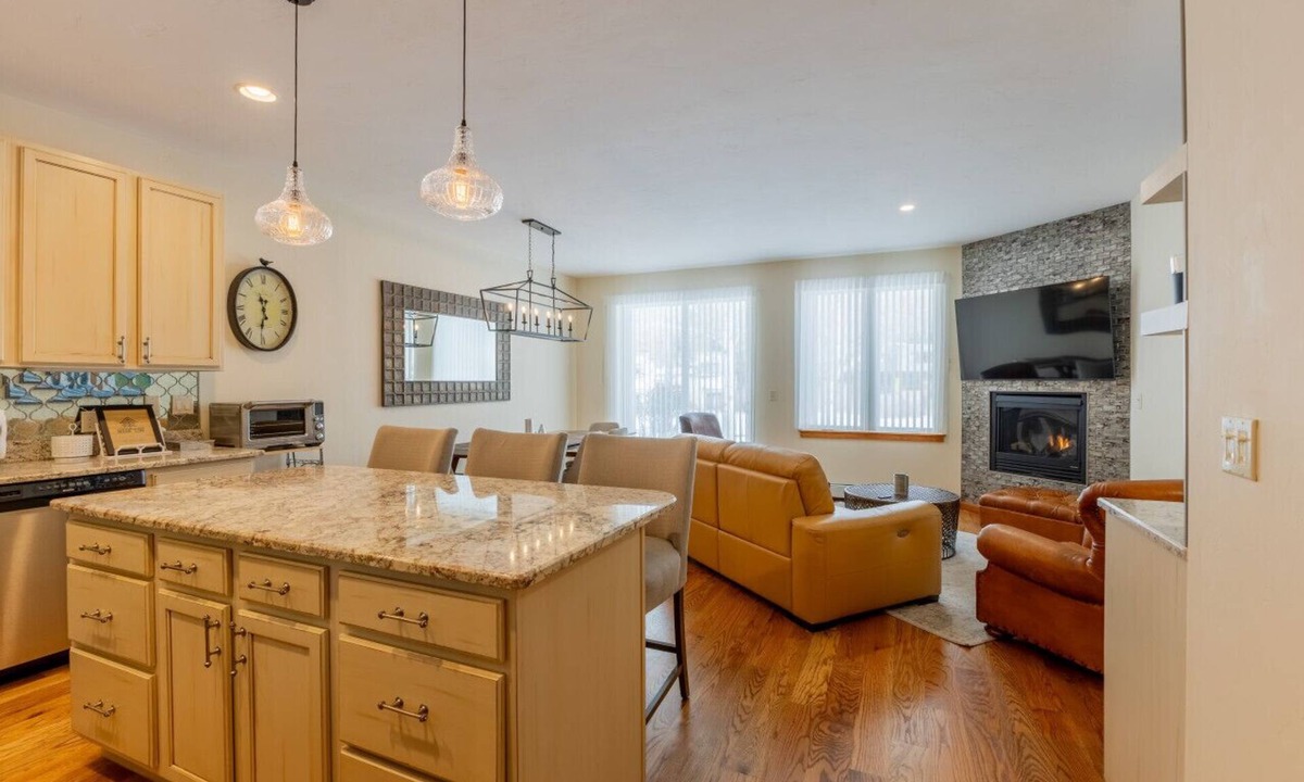 Eagle-Vail Villa | Enjoy this Spacious Pet Friendly Townhome Minutes from Vail & Beaver Creek