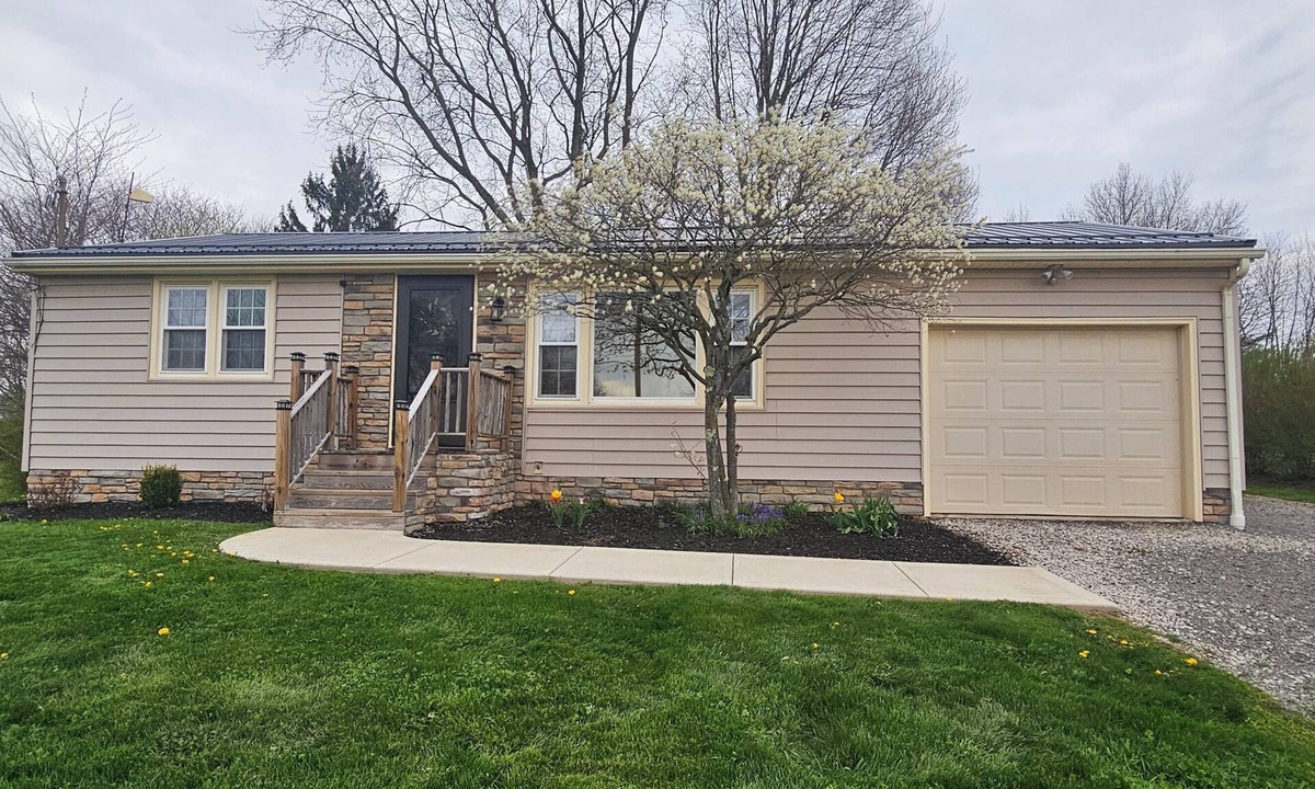 Minerva House | Enjoyable 2-bedroom house with beautiful backyard in charming Minerva
