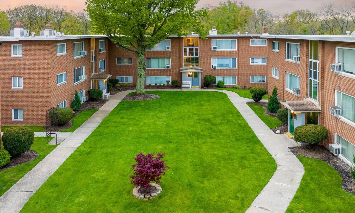 Fairview Park Apartment | Entire Two-Bedroom Full Bath Full Kitchen Apt with parking @ Georgetown Villas!