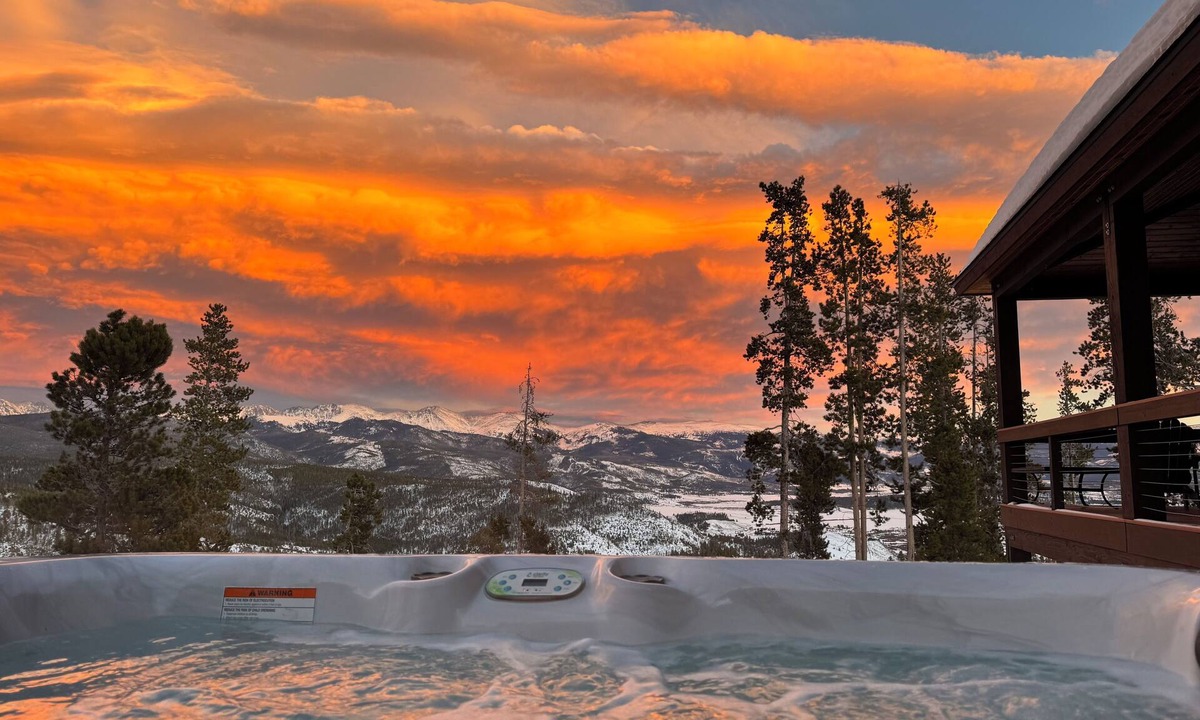 Winter Park Highlands House | Epic Views! Luxe Cabin near RMNP, Trails & Fishing, and #1 Ski Resort in US