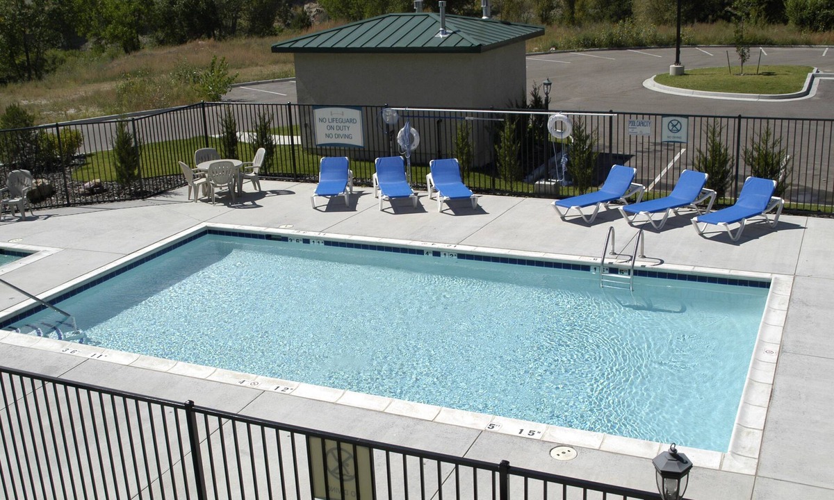 Briargate Condo | Equipped Suite with Seasonal Outdoor Pool Access! Housekeeping + Business Center