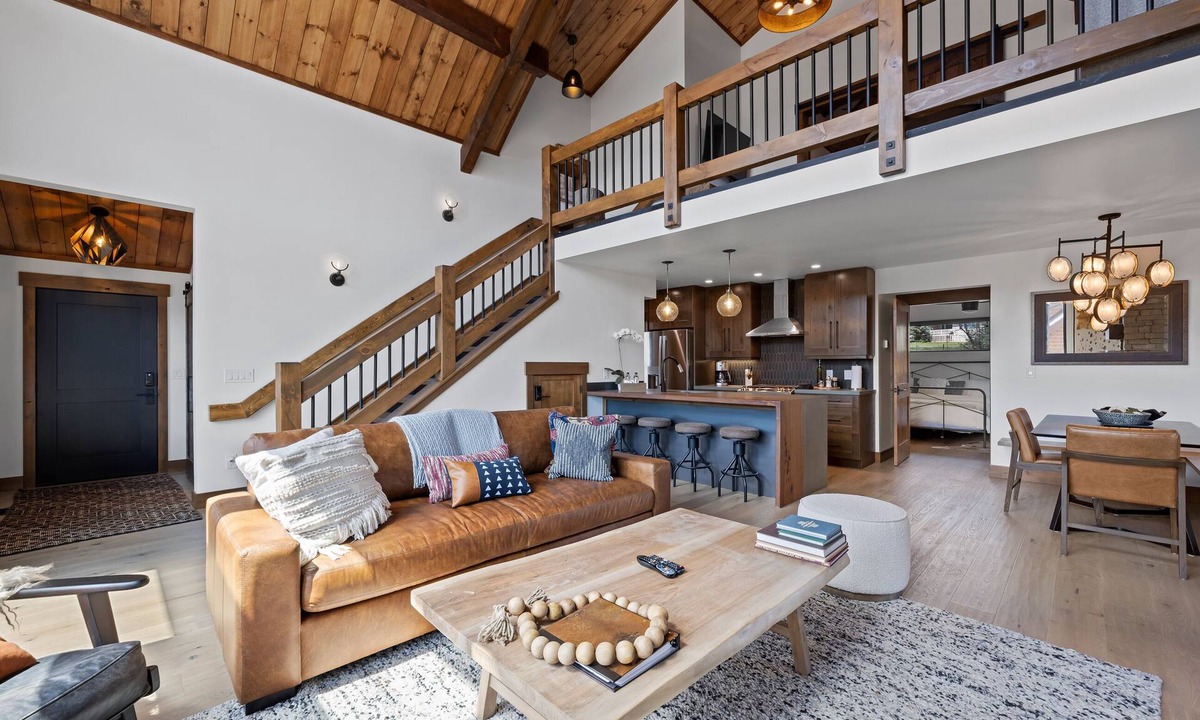 Estes Park Cabin | Estes Dream! End Unit with Patio, Indoor/Outdoor Fireplace and Jacuzzi