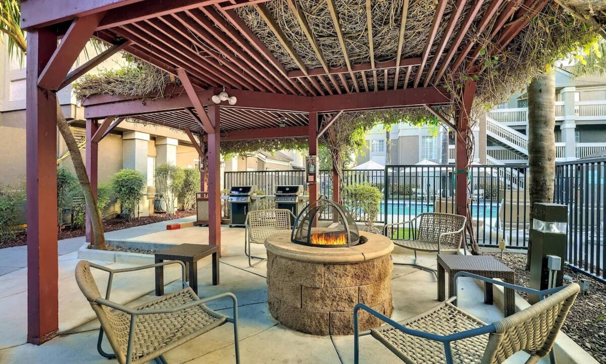 San Jose Hotel | Esthetic Property with Free Daily Breakfast | Parking Onsite