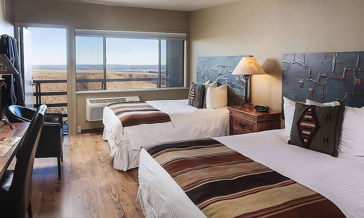 Mesa Verde National Park Hotel | Everything You Need For The Perfect Vacation! Free Parking, Pets Allowed, Dining