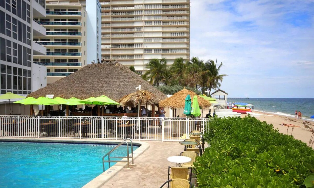 Galt Mile Resort | Everything You Need For The Perfect Vacation! Outdoor Pool, Pets Are Welcome!