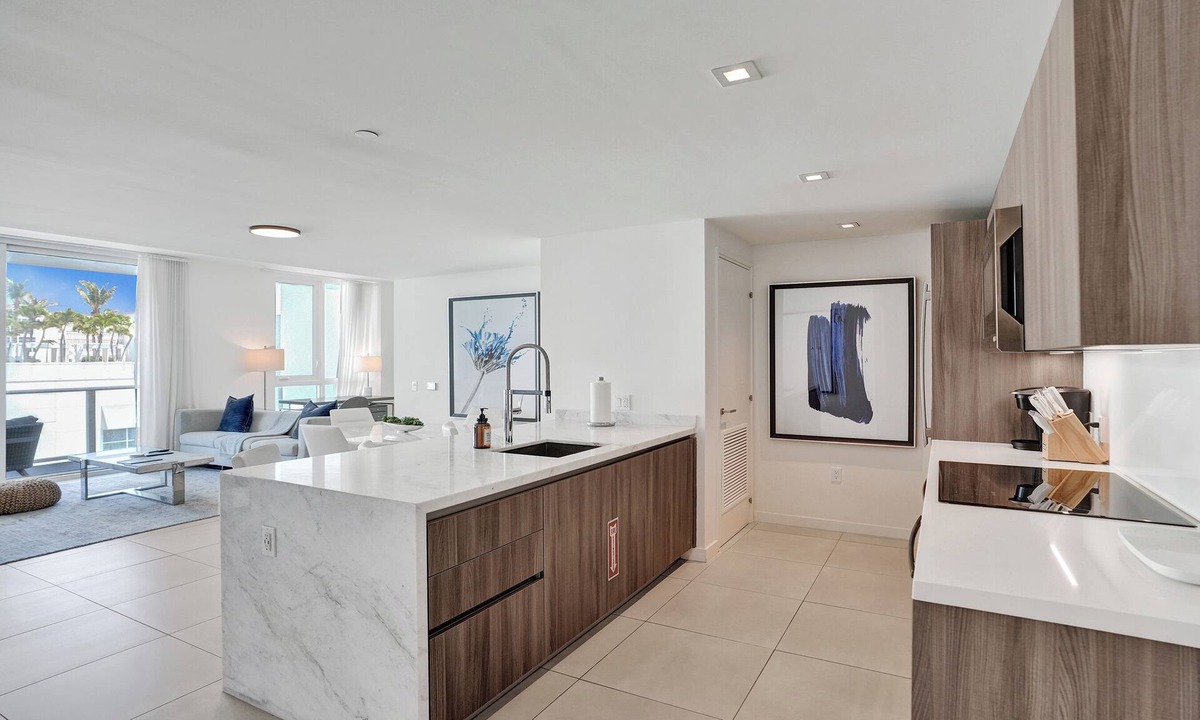 Central Beach Apartment | Exclusive Beachside Condo with 5-star Amenities