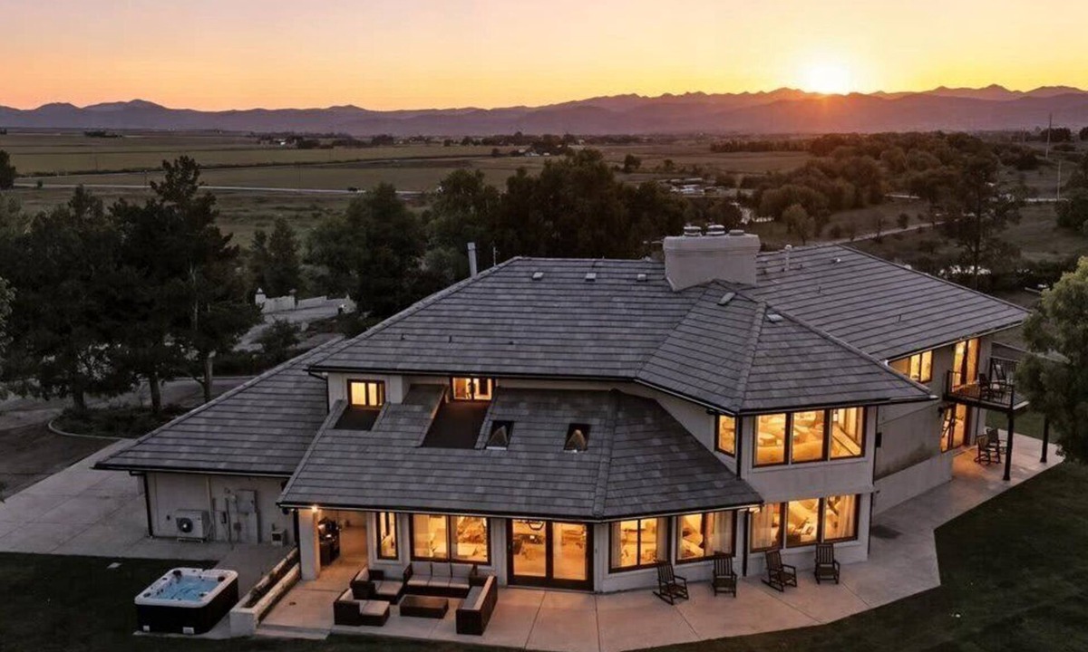 Longmont House | Exclusive Luxury Estate | River Front | Sleeps 16