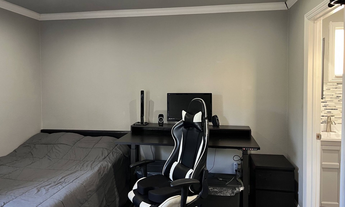 East San Jose Apartment | Experience the Lifestyle in this cozy studio in the heart of Silicon Valley.