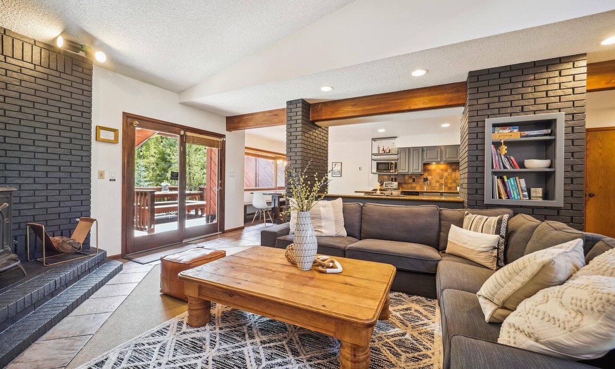 Frisco House | Experience Twins Getaway at Meadow Creek with pool table and hot tub!