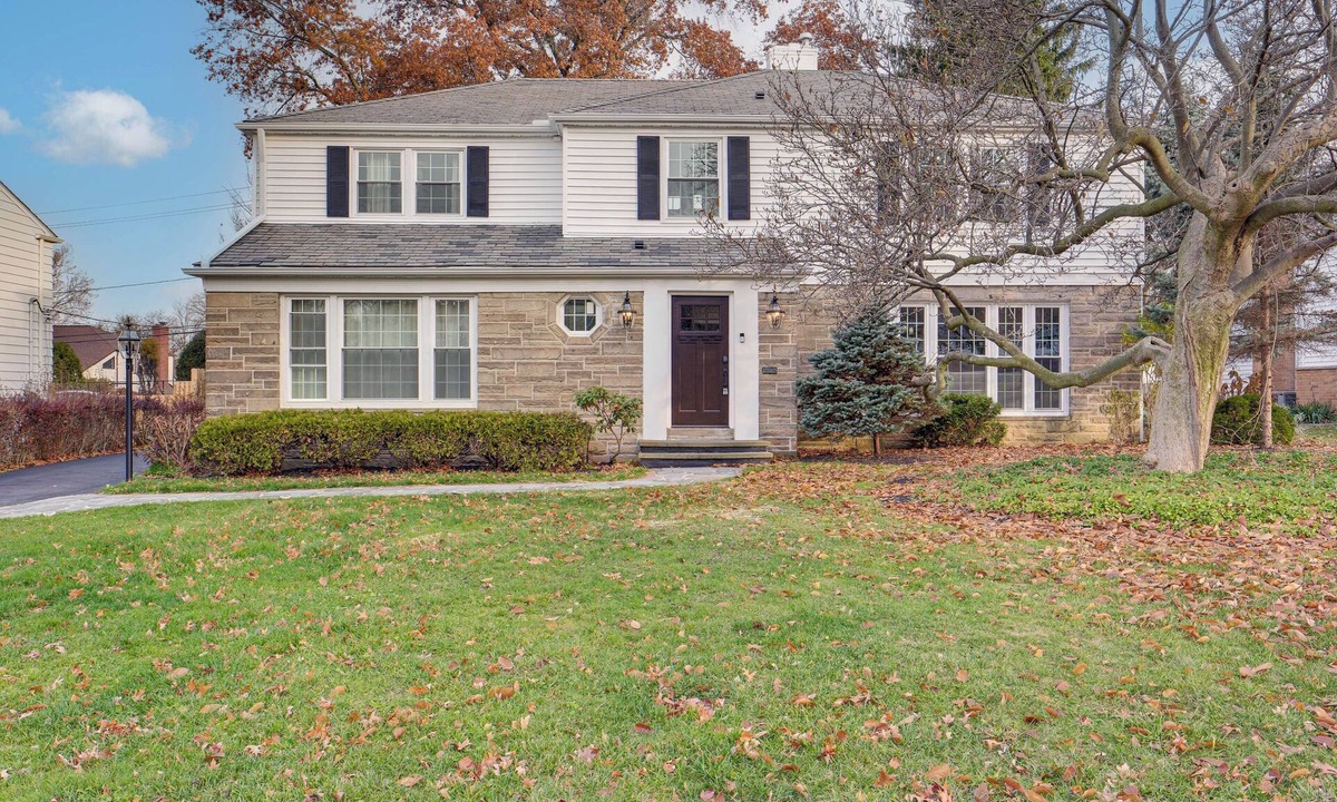 Beachwood House | Explore Cleveland Attractions! Family-Focused Home