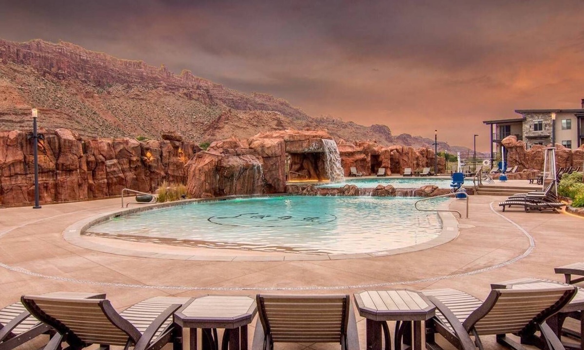 Moab South Valley Condo | F1&F4: Sage Creek 2 Unit Rental - Pool | Hot Tubs