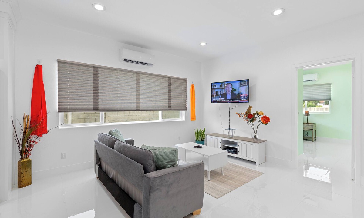 Westminster House | Fabulous new build 3-bedroom house near Disneyland and Solcal beaches