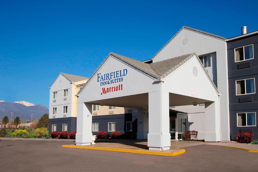Southwest Colorado Springs Hotel | Fairfield Inn & Suites Colorado Springs South
