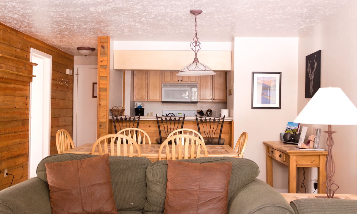 Mount Crested Butte Condo | Family friendly, 4BR condo. Walking distance to slopes, hot tub & town shuttle!