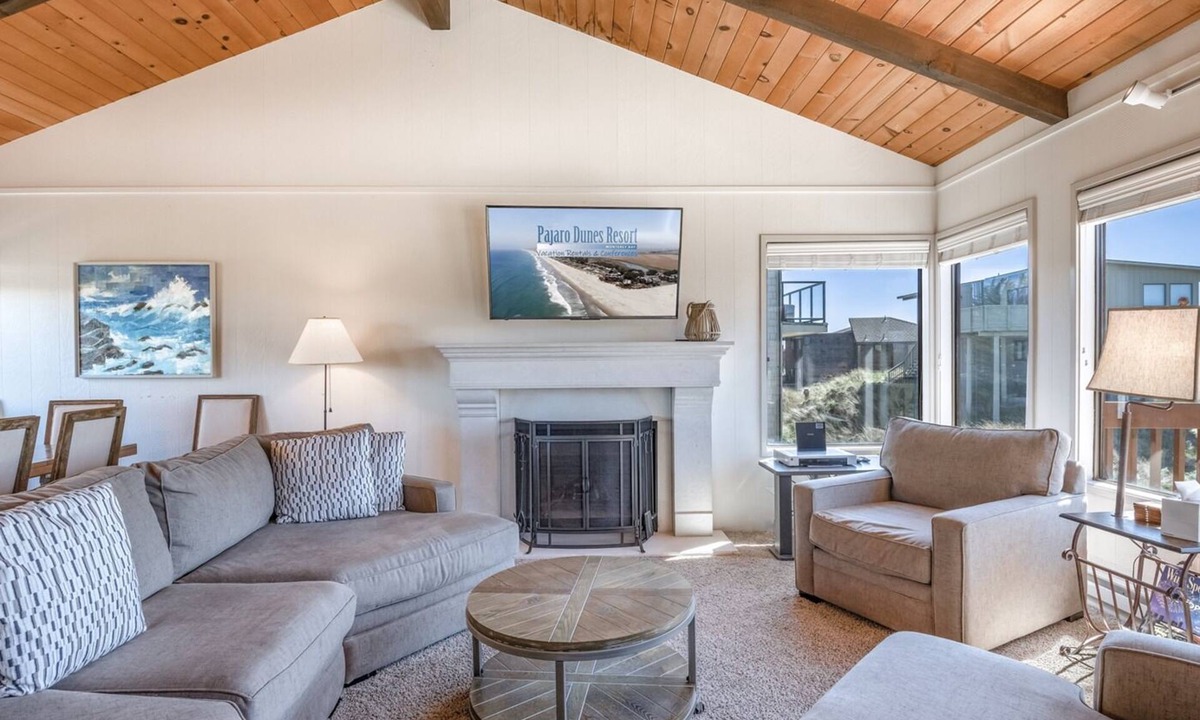 Watsonville House | Family Friendly 4BR Beach Home for 12