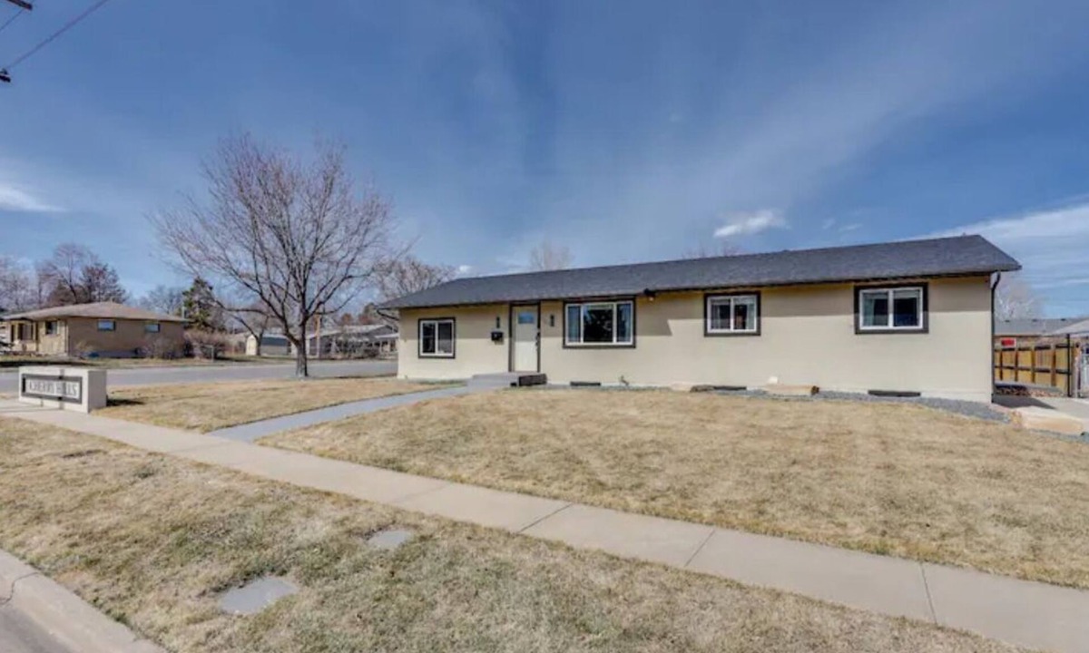 Loveland House | Family-Friendly Fun House! with HOT TUB!