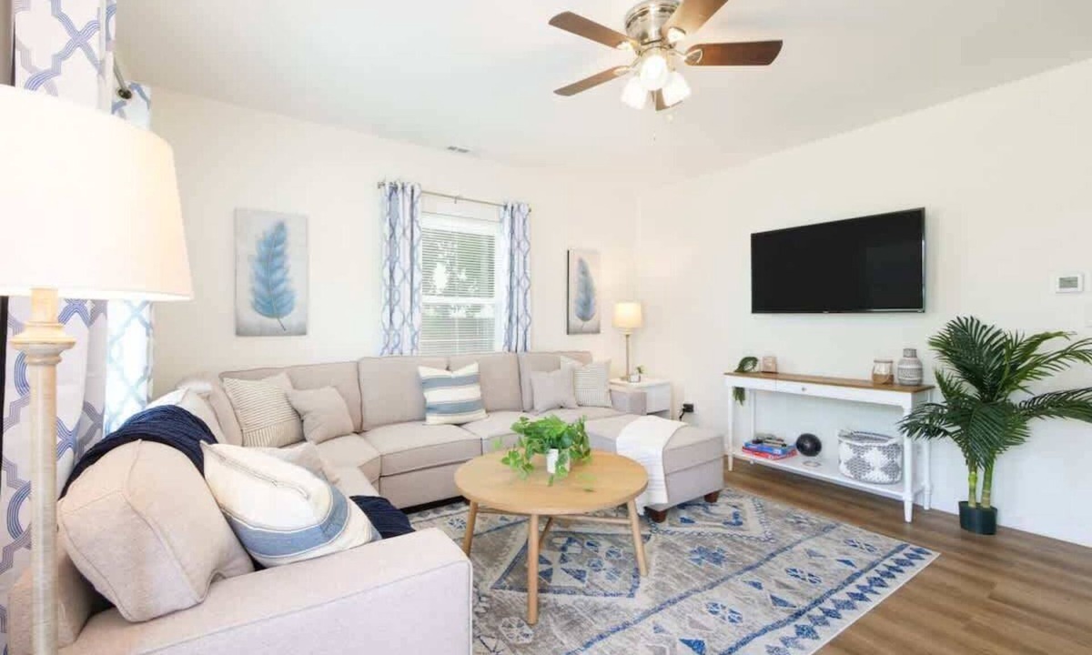 Port Clinton House | Family-friendly retreat with playground & grill