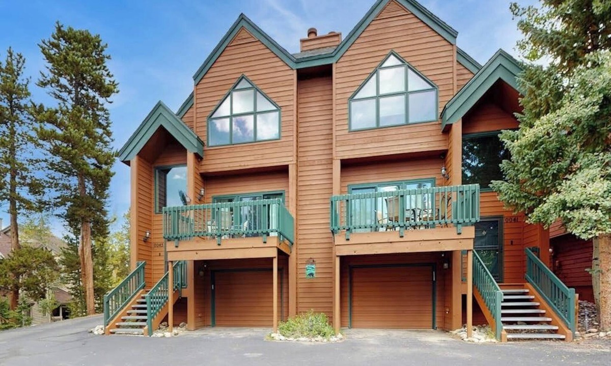 Baldy Mountain House | Family-Friendly Townhouses with WiFi, Wood Fireplaces, and Private Washer/Dryers