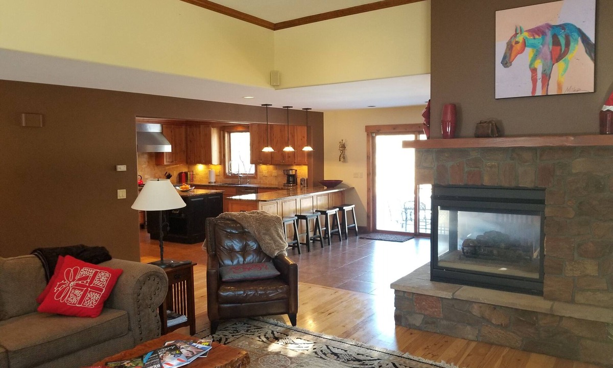 Eagle-Vail House | Family Lodge with 2 MBR, 5 BDR, Gourmet Kitch, Hot Tub, Fenced Yard, Grill