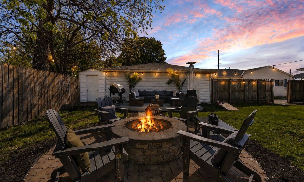 Lorain House | Family Retreat Arcade Sleeps 11, With Fire pit