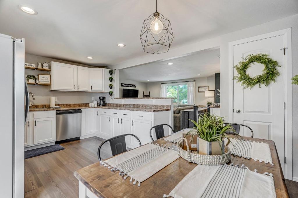 Cimarron Hills House | Family Vacation Home with Trampoline