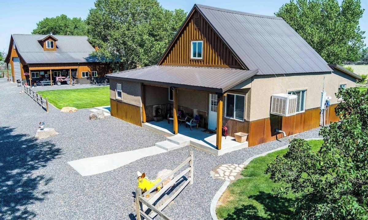 Grand Junction House | Farmhouse in the country