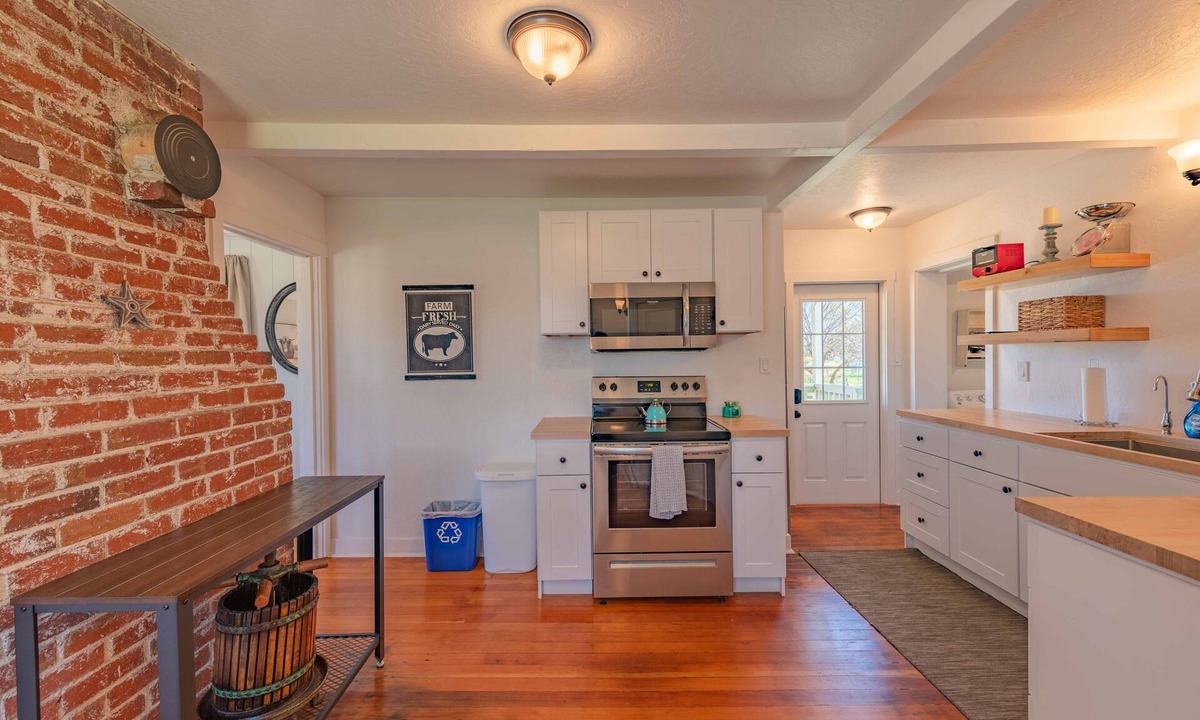 Templeton House | Farmhouse on working vineyard on Westside Templeton