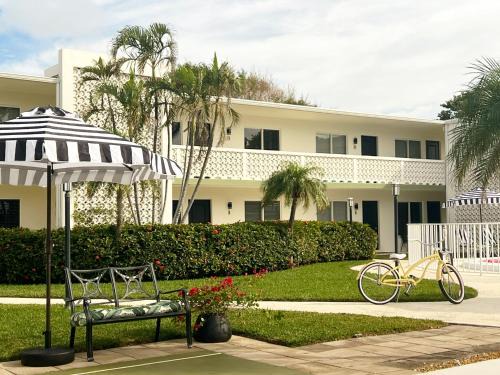 Palm Beach Shores Apartment | Fernando Flats