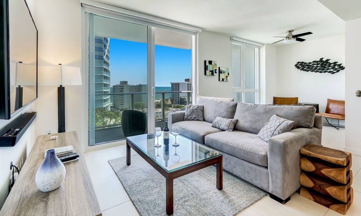 Central Beach Condo | FIFA Perfect | Tiffany Blanca:11th FL-Rooftop Pool-Gym-Walk to Beach