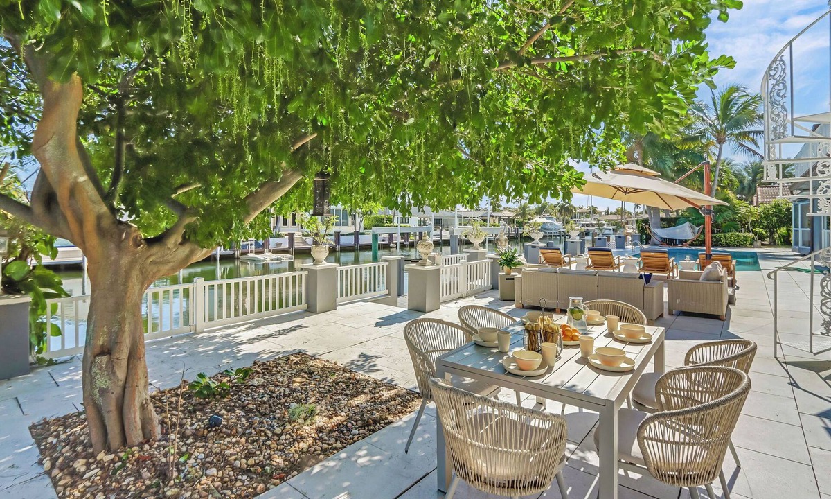 Lighthouse Point House | FIFA Perfect | Solara: Waterfront Estate, Pool, Dock, Private Guest Suite