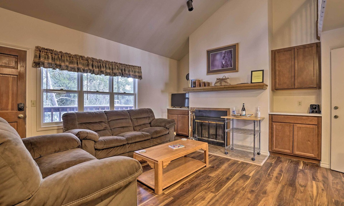 Grand Lake Condo | Fireplace & Stream Access: Cozy Grand Lake Retreat
