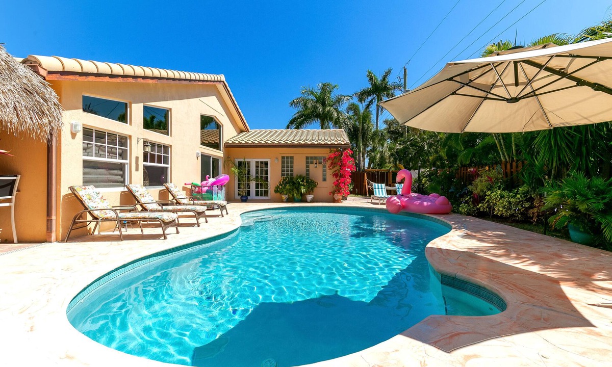 Deerfield Beach House | Florida Beach Retreat: Amazing Pool-Saltwater Heat, 4BR, 2 King Beds, 5 Stars