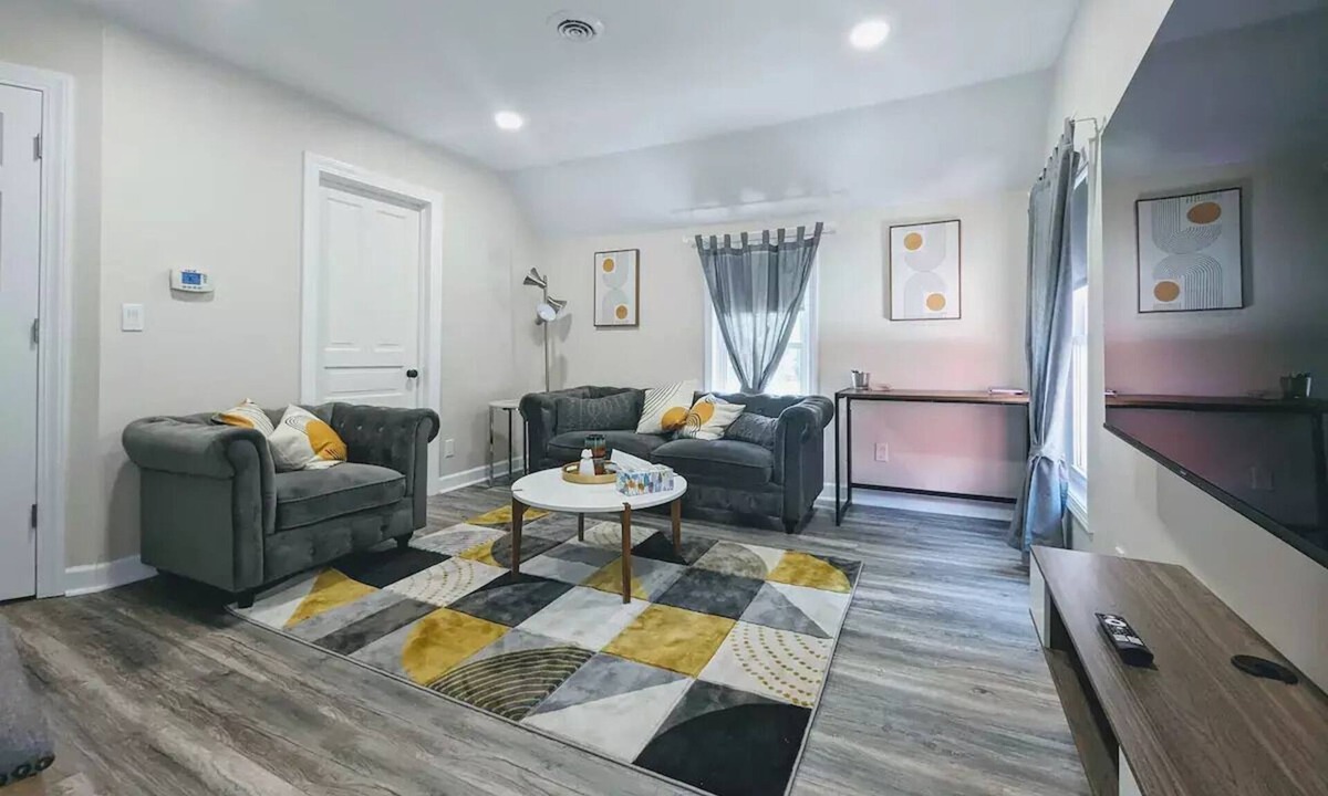 Flushing Apartment | Flushing Centennial Farmhouse,Apt B-Fully stocked