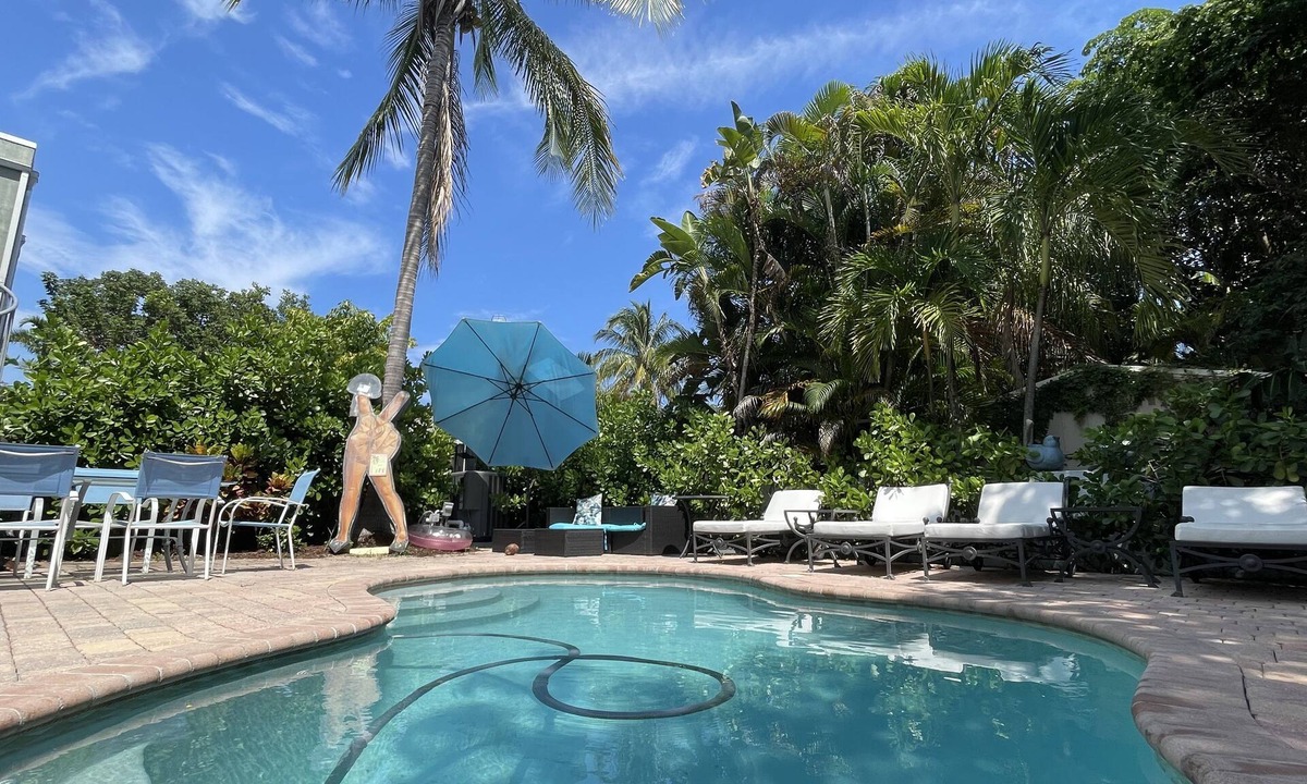 Victoria Park House | Fort Lauderdale Beach, LAS OLAS, Big Heated Pool & 7 person hot tub