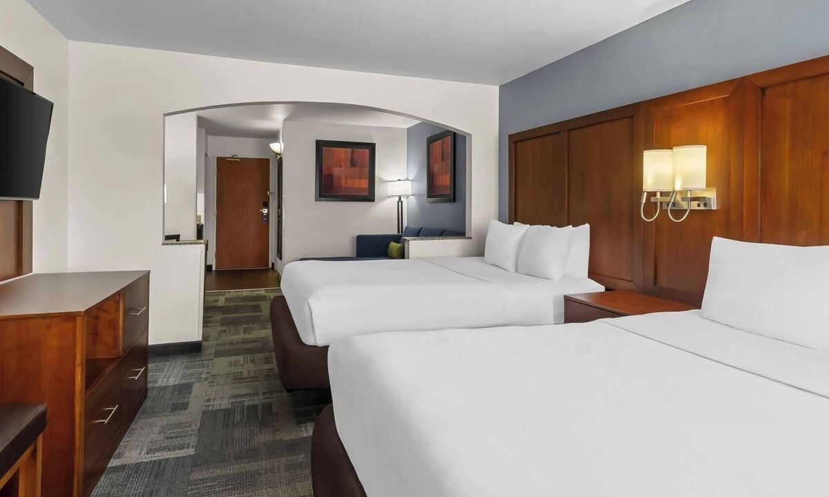 Englewood Hotel | Four Playful Suites Near Denver Tech, Dining, Shops & Entertainment
